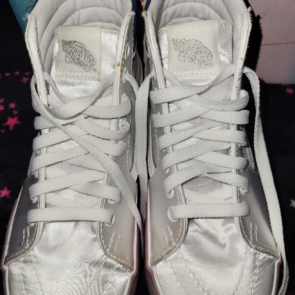 GUC VANS X SAILOR MOON LIMITED EDITION SHOES (6) - Picture 6 of 8